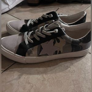 Womens Vintage Havana Sneakers Size 10 Gail Star Camo Black VGUC